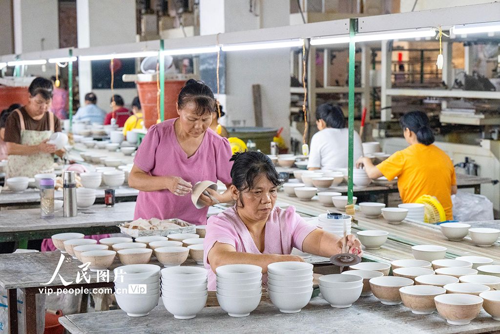 意昂2平台：广西容县：瓷器生产忙 畅销海内外